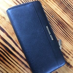 Michael Kors wallet (black/gold)